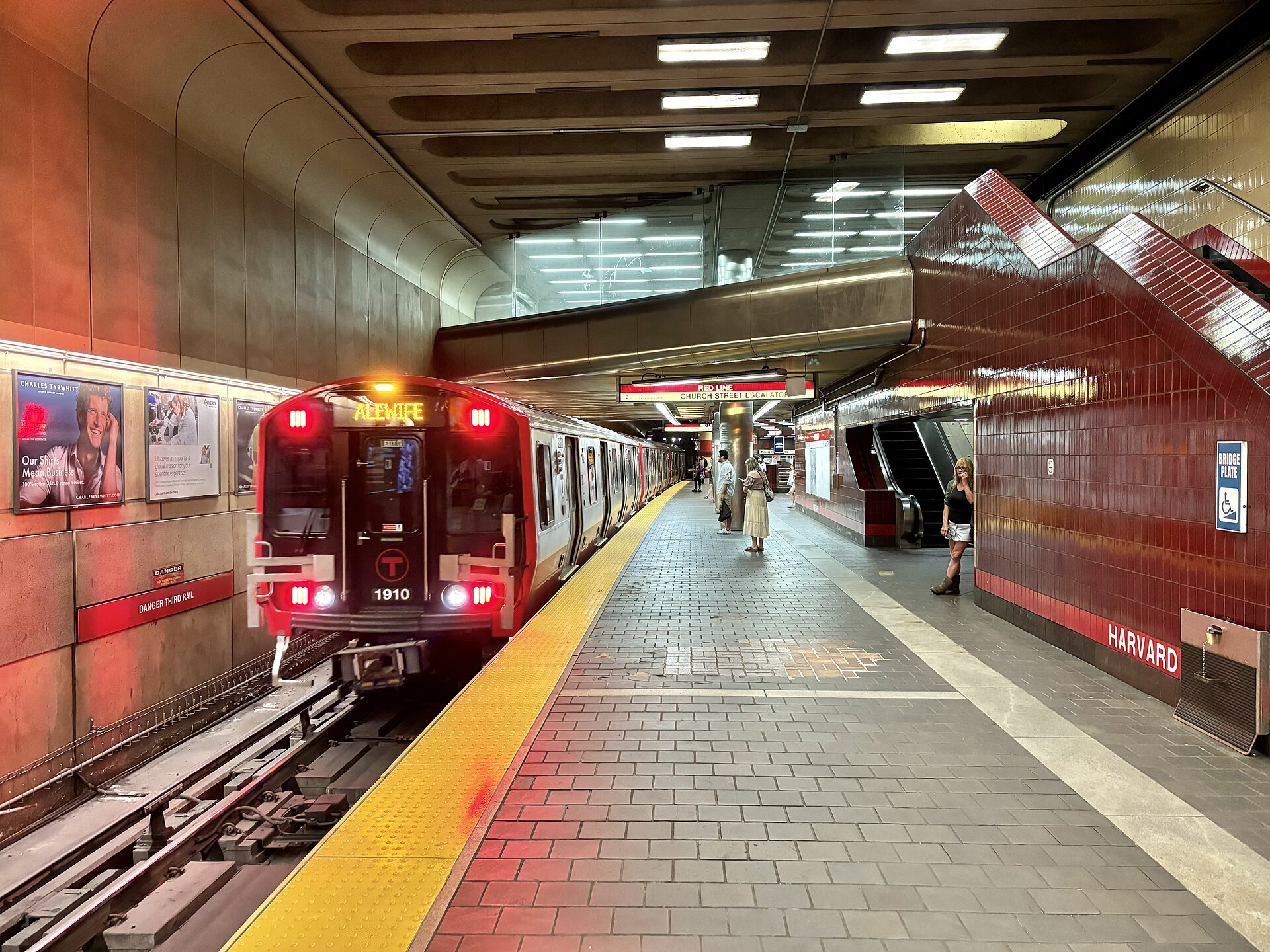 Red Line train arriving at Harvard station