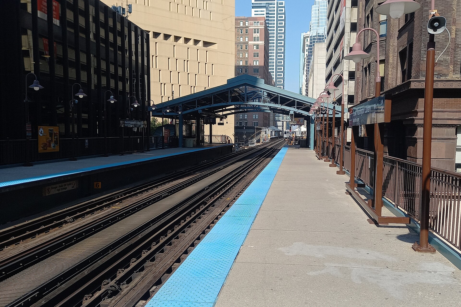 Harold Washington Library station platform