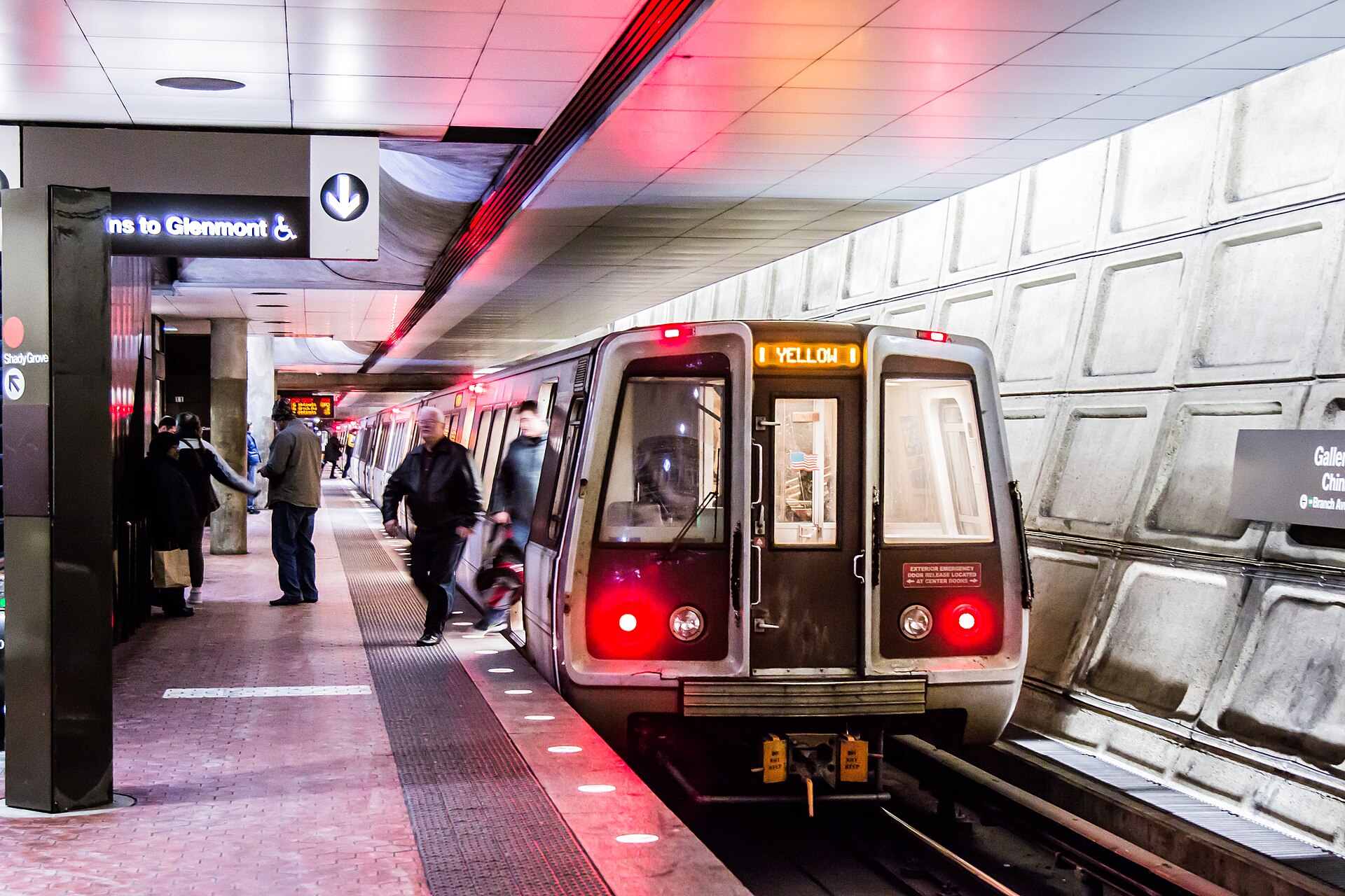 Yellow Line platform at Gallery Place