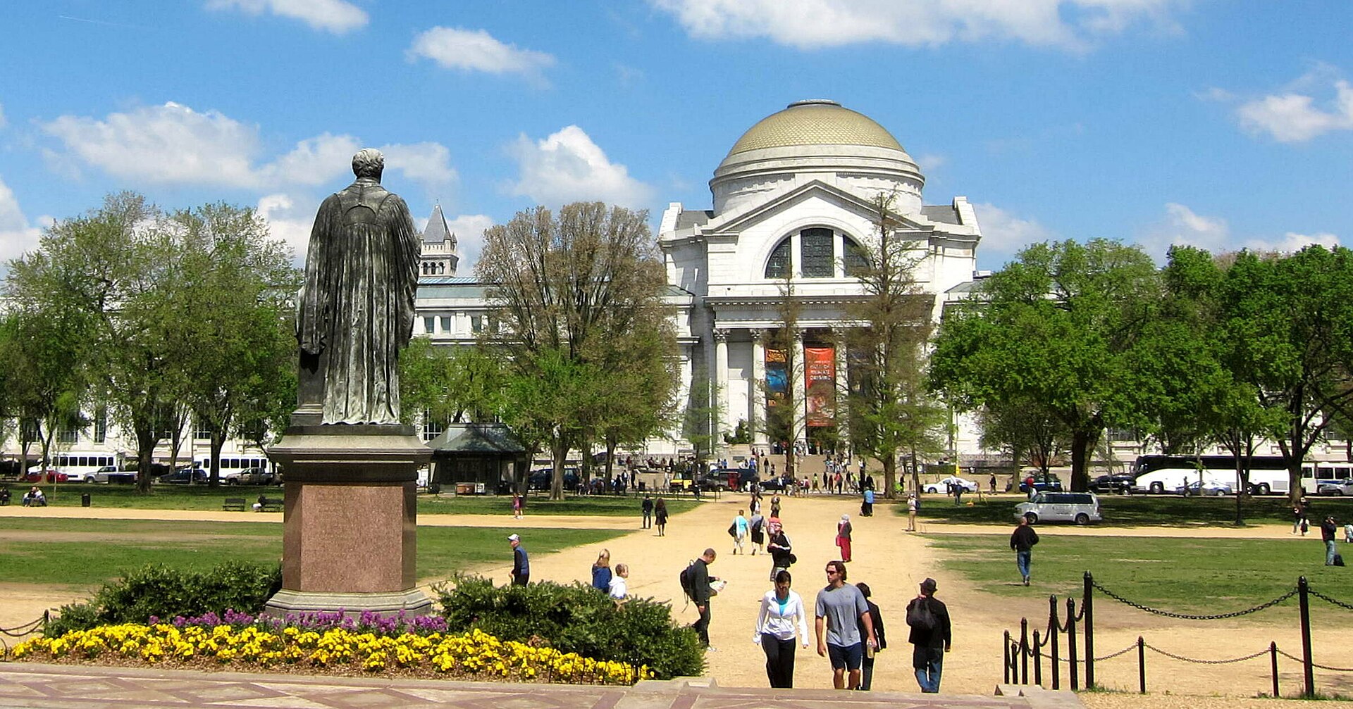 Looking across the National Mall toward the Natural History Museum