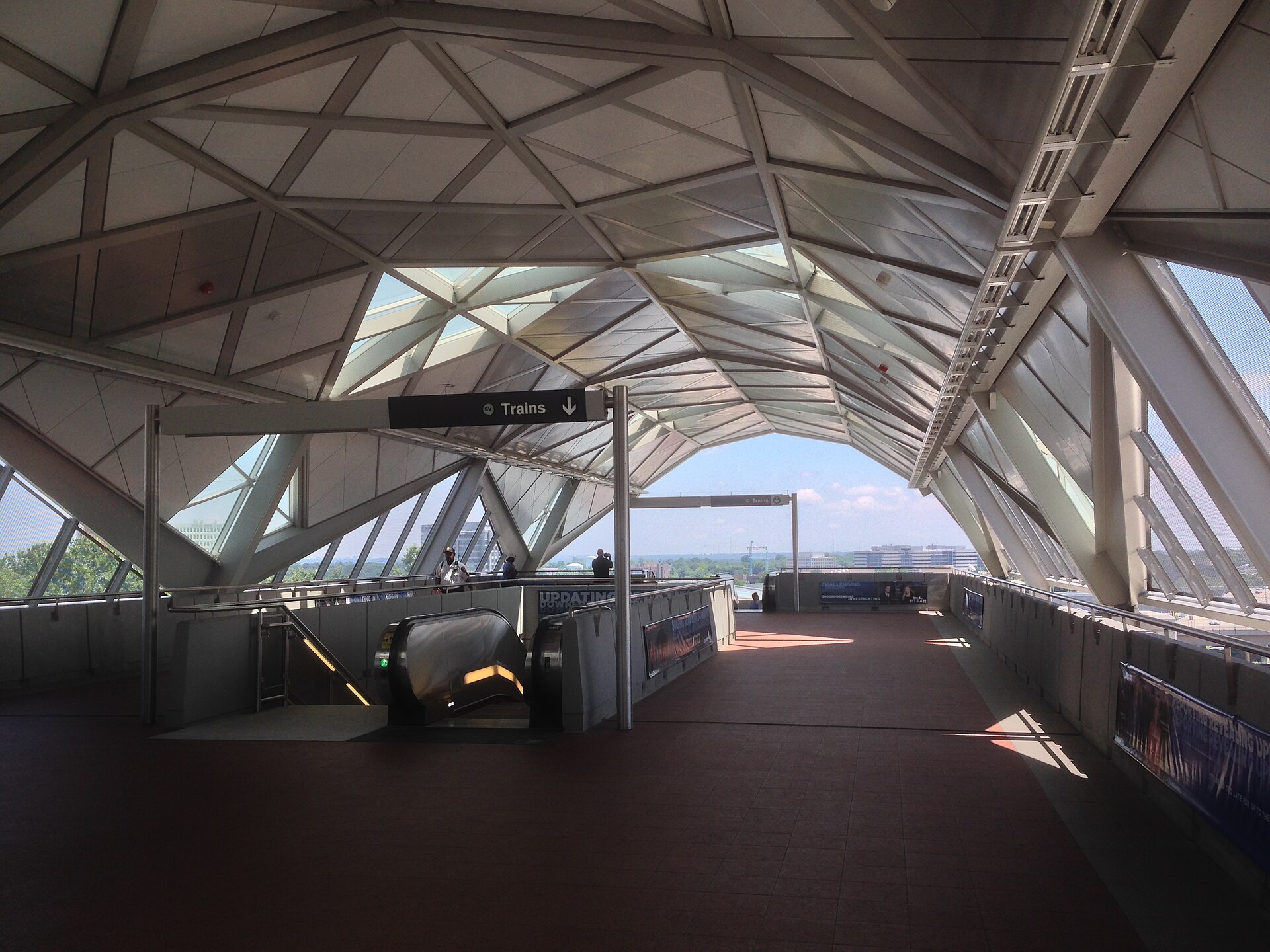 Tysons Metro mezzanine