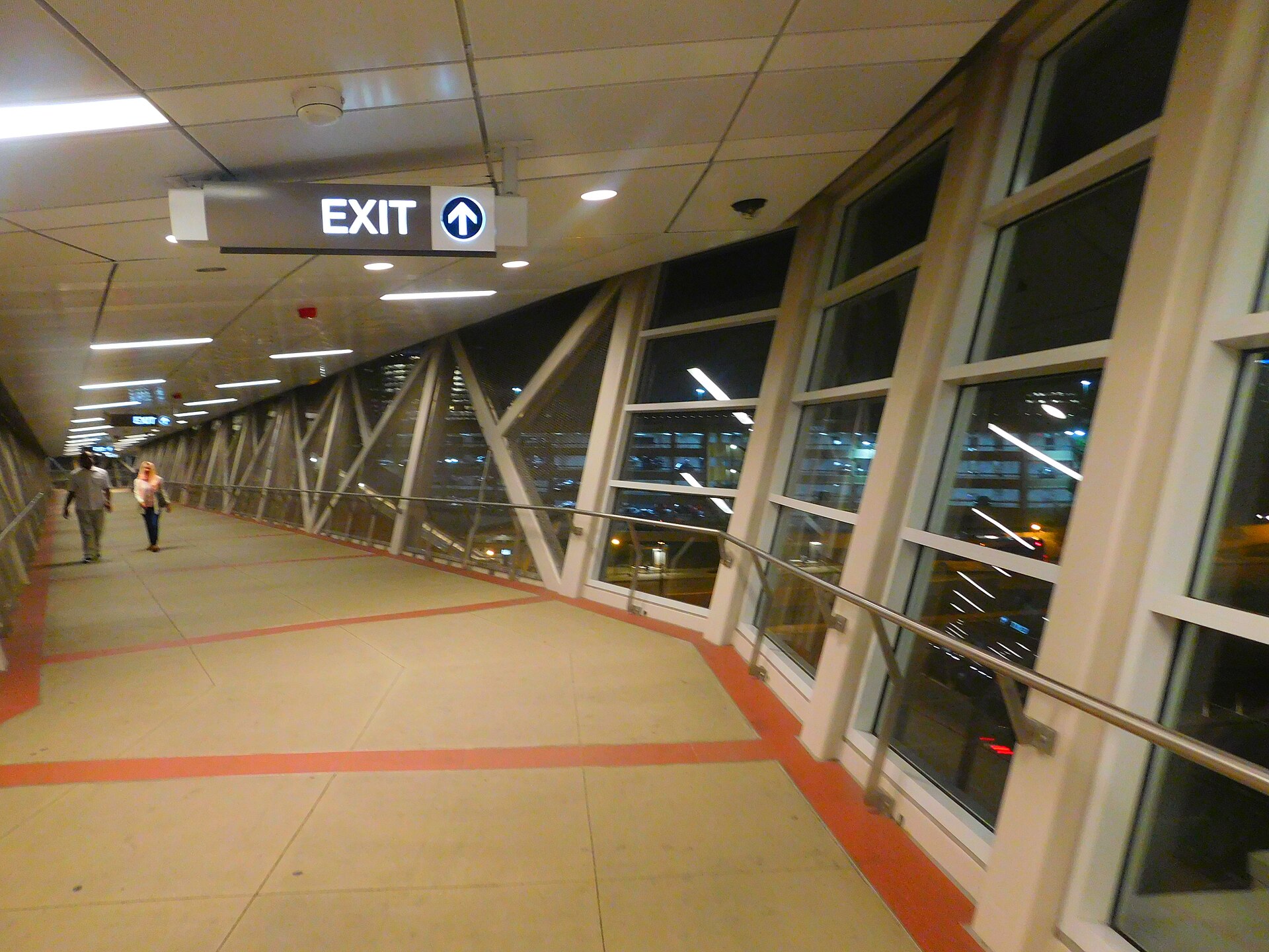 Tysons Metro platform