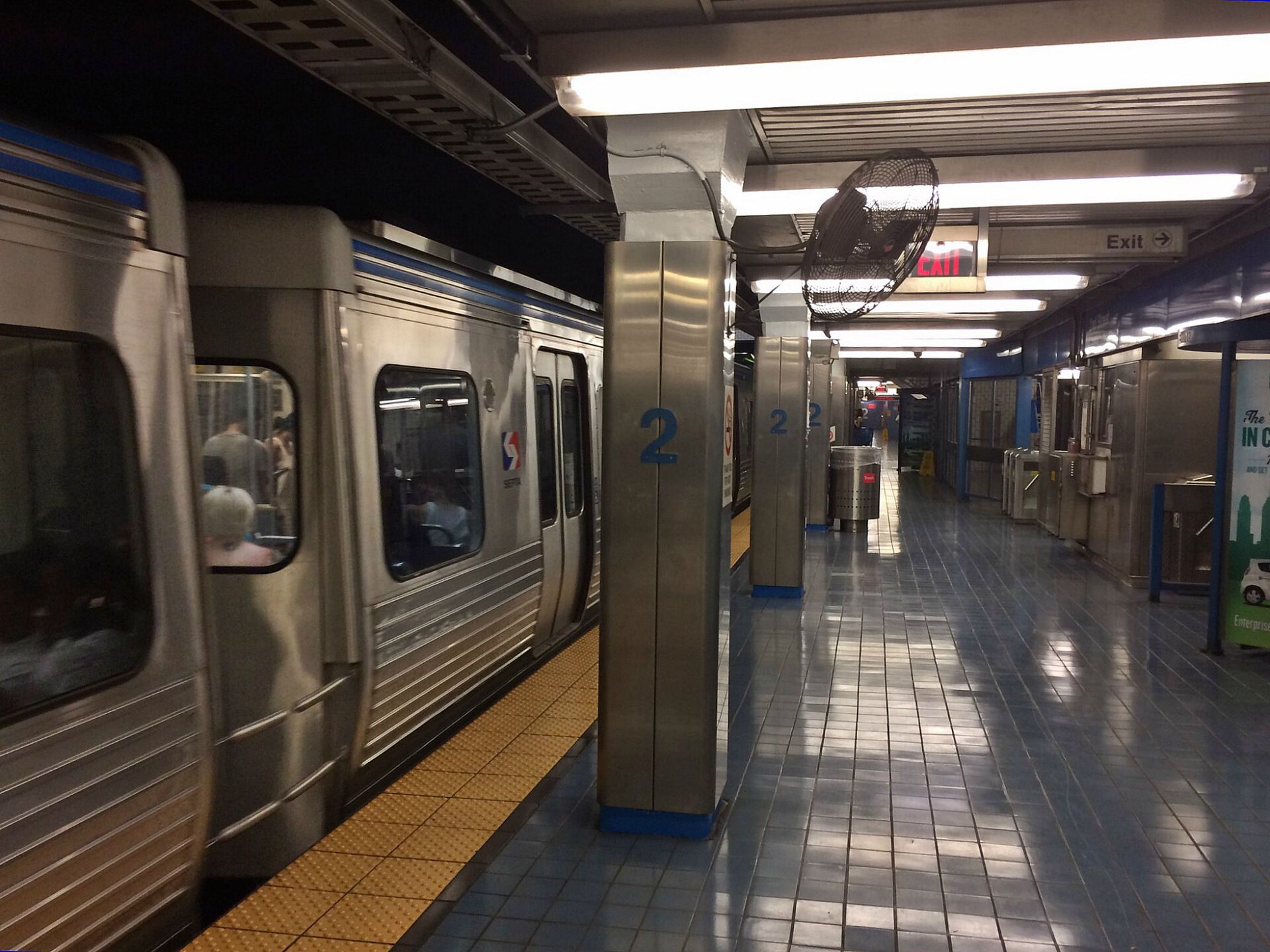 Platform at 2nd Street station on the Market-Frankford Line