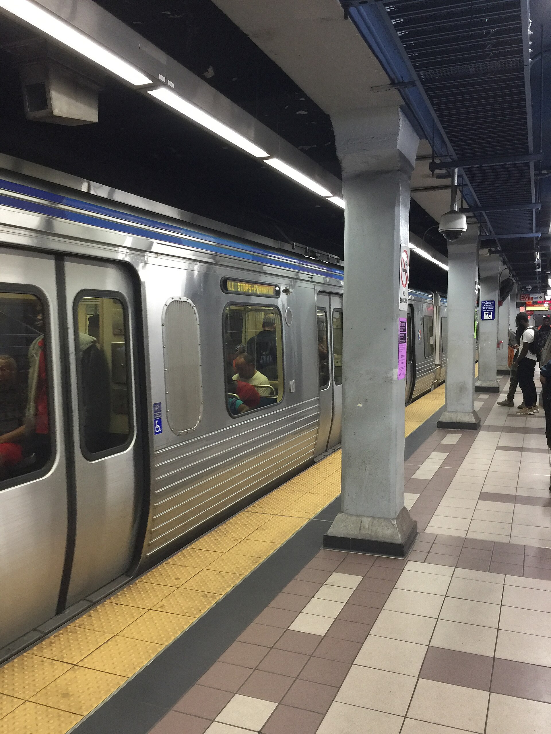 Market-Frankford Line train at 8th Street station