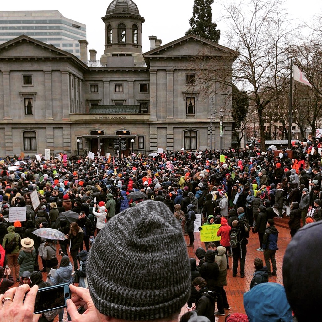 Crowd in front of Pioneer Courthouse