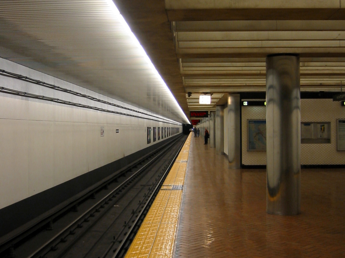 BART platform at Montgomery Street