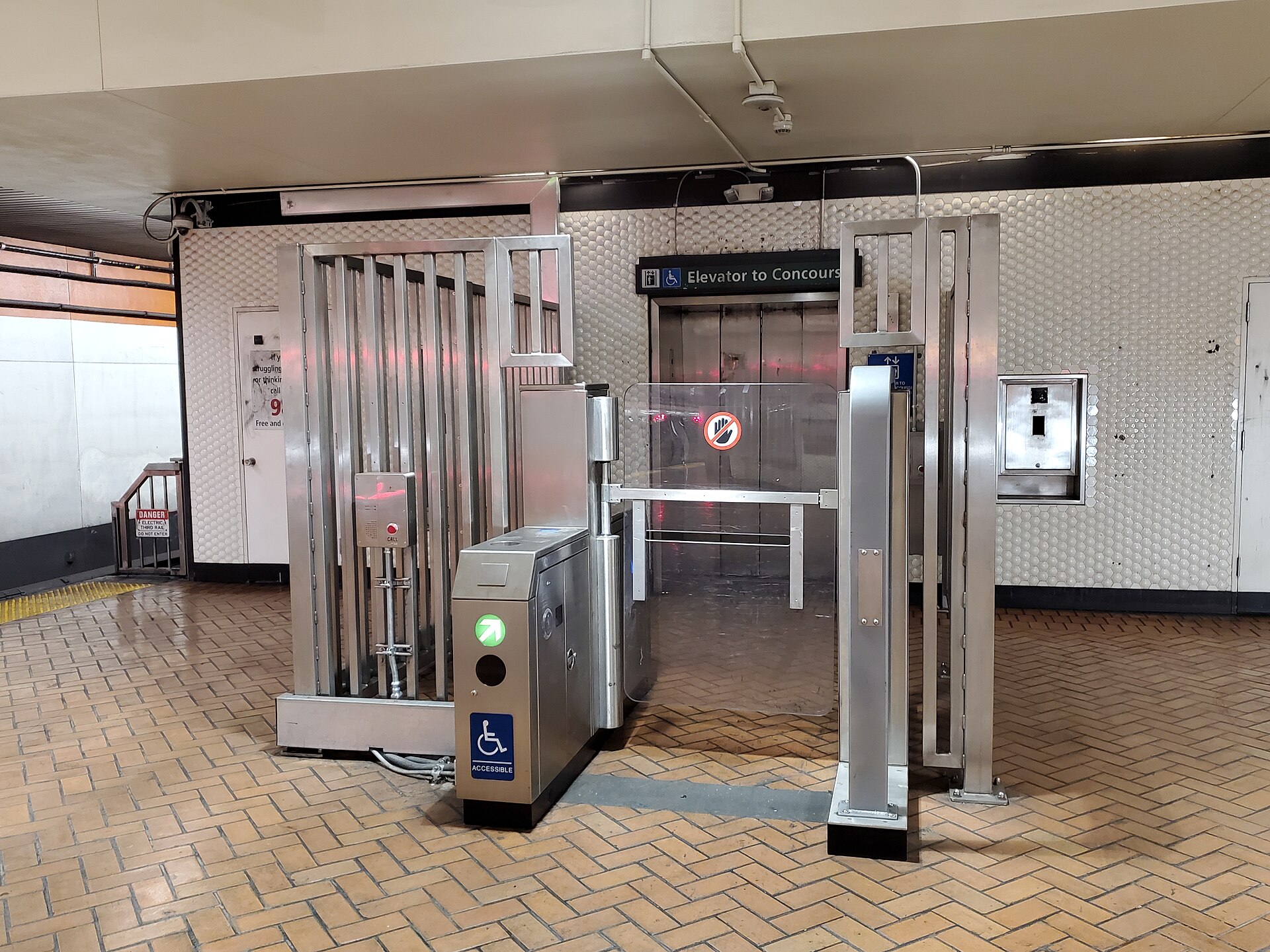 Elevator faregate at Powell station